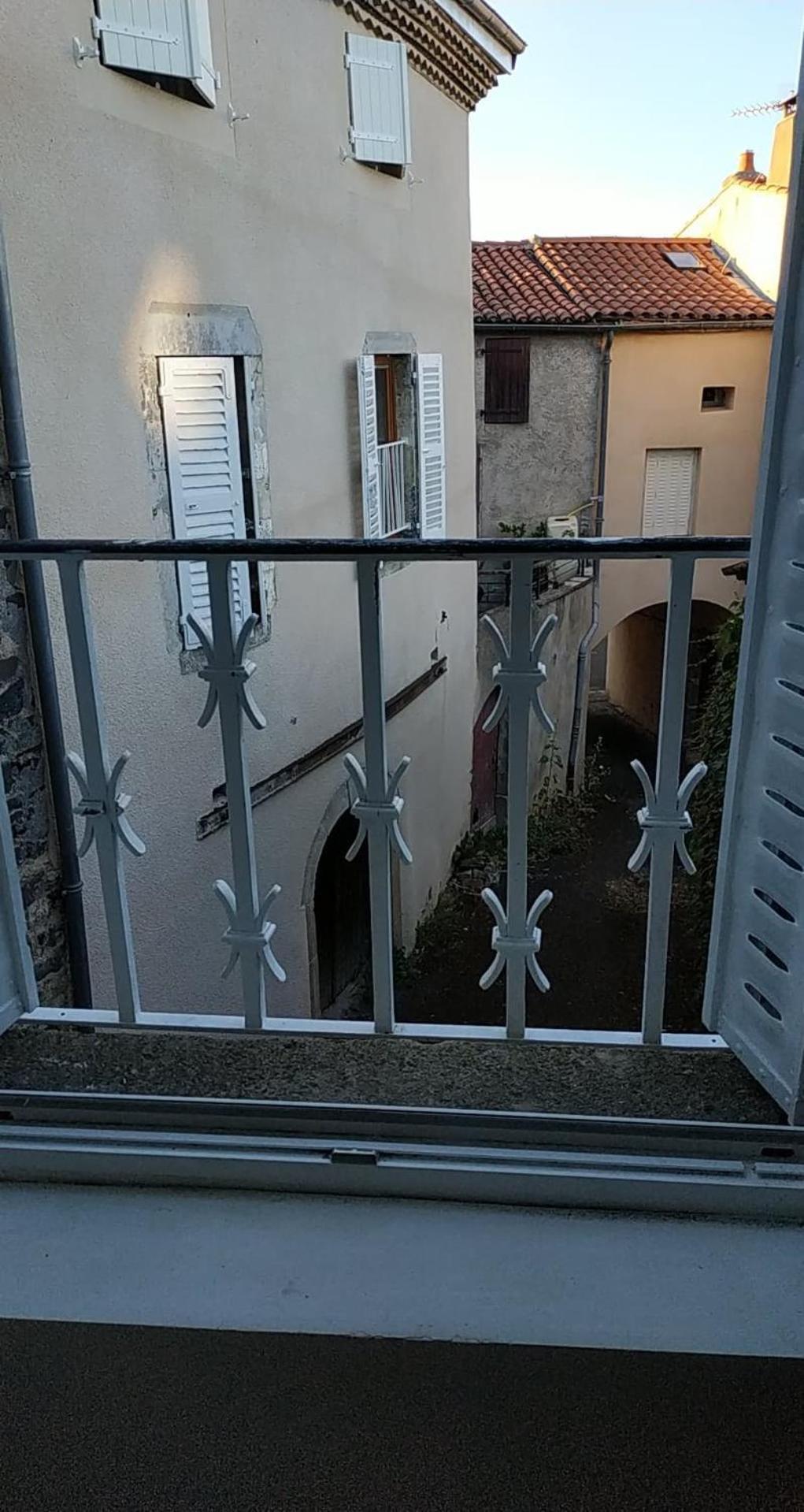 Nid Sous Le Volcan Saint-Sandoux Exterior foto